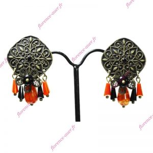 Boucles d'oreilles clips noirs métal doré vieilli fleurs arabesques pampilles noires oranges