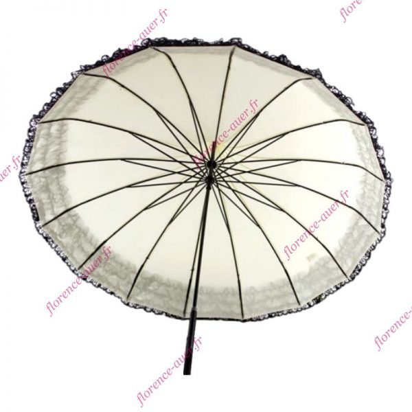 Parapluie long canne beige volanté dentelle noire pagode