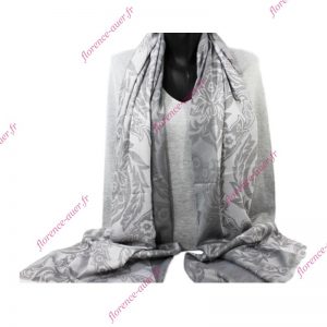 Grand foulard écharpe gris soyeux fleurs de tapisserie