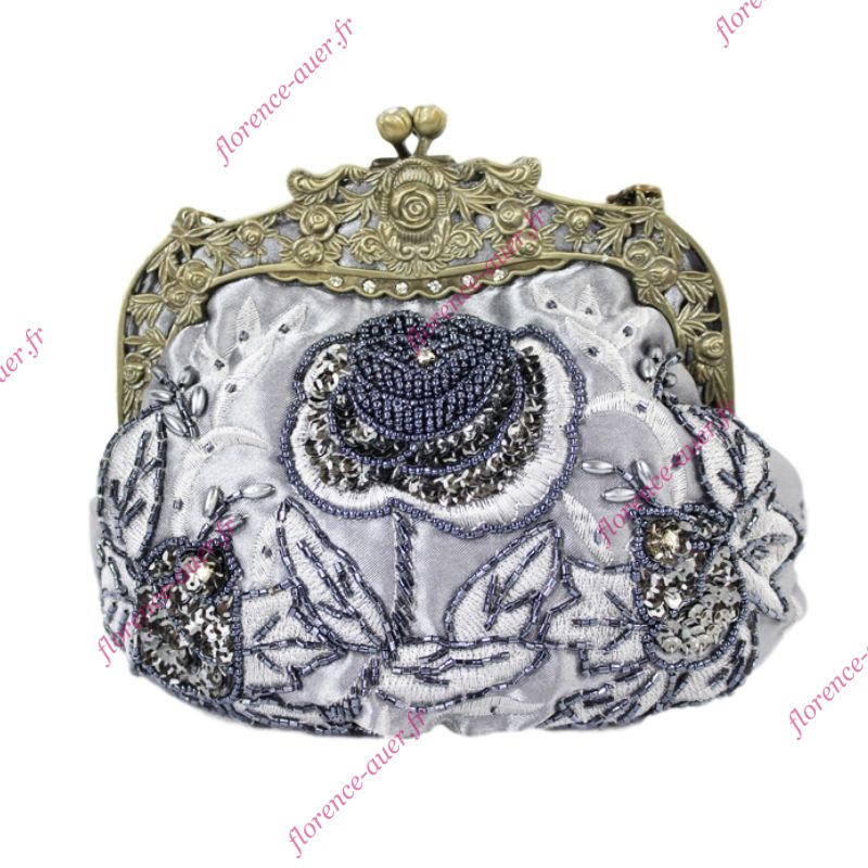 Sac à main de soirée brodé perlé rétro vintage couleur argent gris bandoulière métal doré vieilli