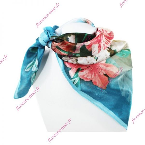 Foulard petit carré de soie bleu fleurs vintage chic