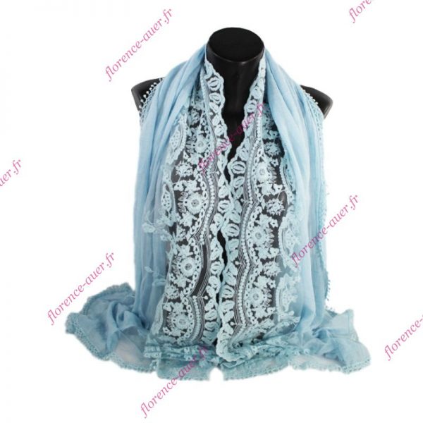 Grand foulard romantique étole châle bleu ciel large bande de dentelle fleurie
