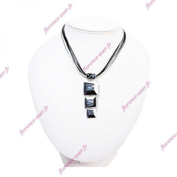 Collier court noir gris blanc pendentifs géométriques trois carrés strass blancs métal argenté cordons