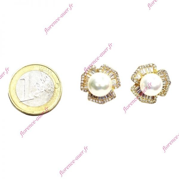 Boucles d'oreilles dorées fantaisie fleur pétales simili-diamants cœur perle nacrée blanche