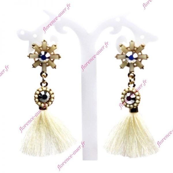 Boucles d'oreilles pendantes fantaisie ivoire pompon tissu beige