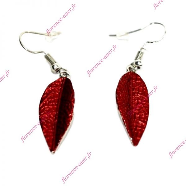Boucles d'oreilles fines feuilles rouge-bordeaux métal argenté