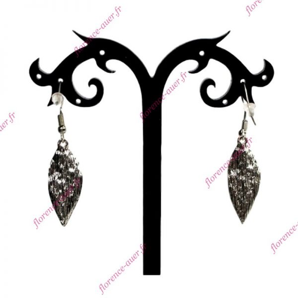 Boucles d'oreilles fines feuilles rouge-bordeaux métal argenté