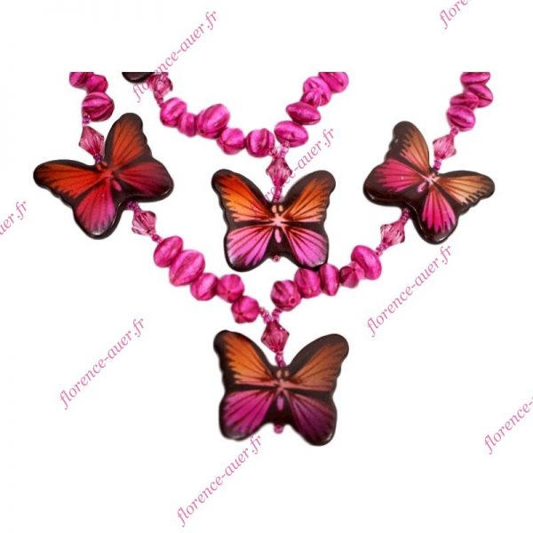 Long collier exotique papillons fuchsia