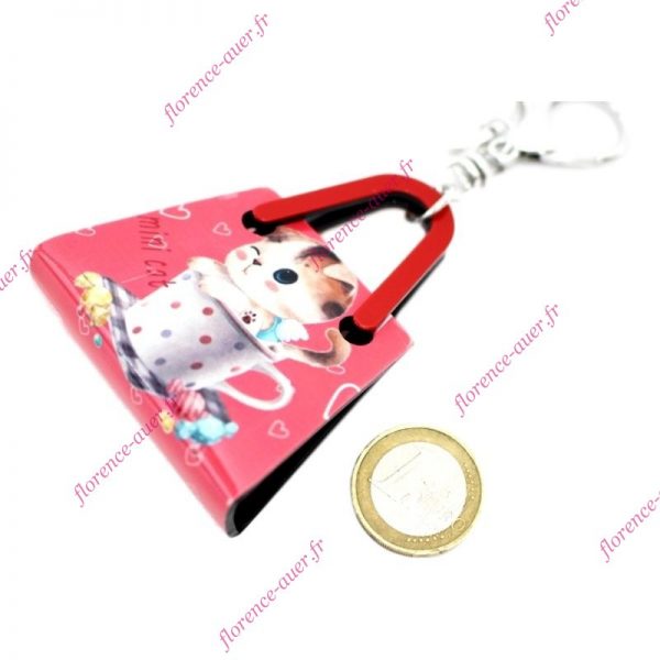 Porte-clés bijou de sac cabas sac rouge plexiglas motif chat amoureux dans tasse bonbons