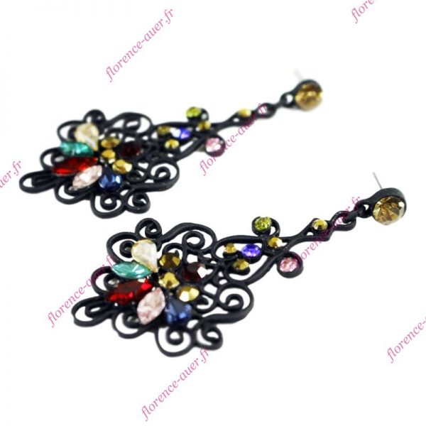 Boucles d'oreilles sexy arabesques noires mates ajourées simili-cristal