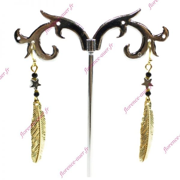 Boucles d'oreilles pendantes mode plume dorée ciselée étoile argentée