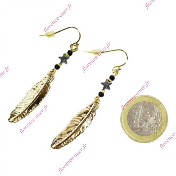 Boucles d'oreilles pendantes mode plume dorée ciselée étoile argentée